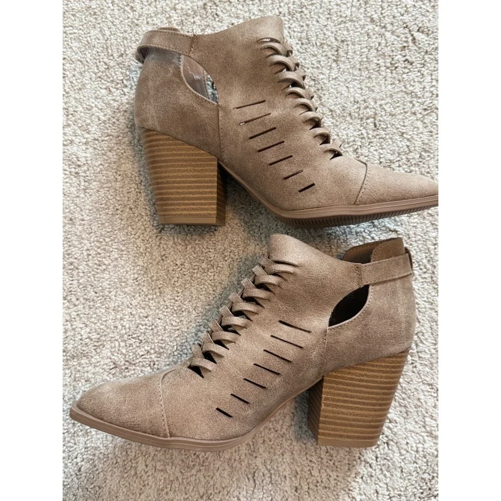 Qupid Taupe Suede Cutout Ankle Bootie Heel Sz 6 –‎ Cute Western Boho Vibes